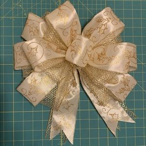 Double Bow. Bow inside a bow.